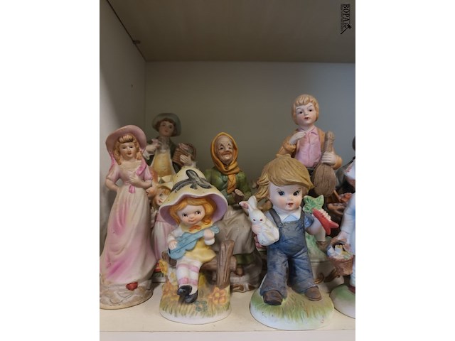 Lot 25 - biscuit beelden. 19 stuks - afbeelding 2 van  4