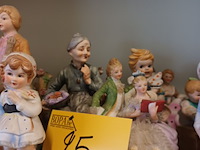 Lot 25 - biscuit beelden. 19 stuks - afbeelding 3 van  4