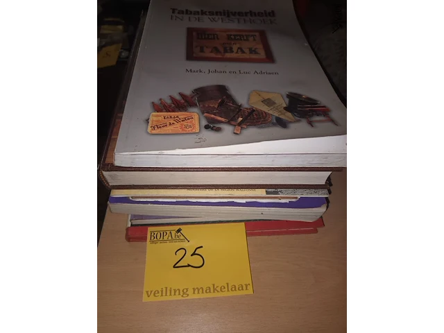 Lot 25 - boeken. 8 stuks - afbeelding 1 van  6