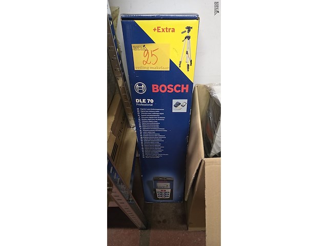 Lot 25 - bosch digitale laserafstandsmeter met statief - afbeelding 1 van  3
