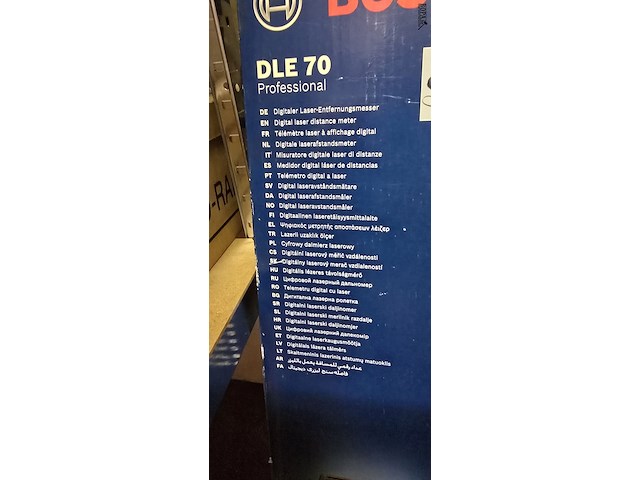 Lot 25 - bosch digitale laserafstandsmeter met statief - afbeelding 3 van  3