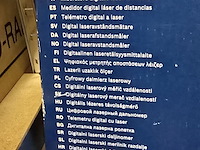 Lot 25 - bosch digitale laserafstandsmeter met statief - afbeelding 3 van  3