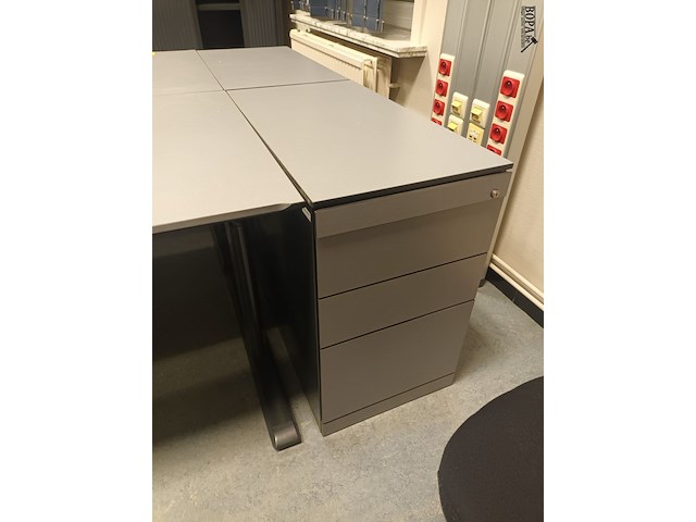 Lot 25 - bureautafel met ladeblok - afbeelding 2 van  2