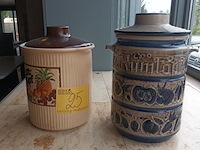 Lot 25 - decoratieve potten. 2 stuks
