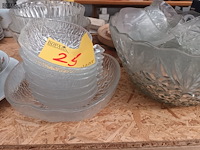 Lot 25 - glazen schalen en kopjes. 24 stuks - afbeelding 2 van  4