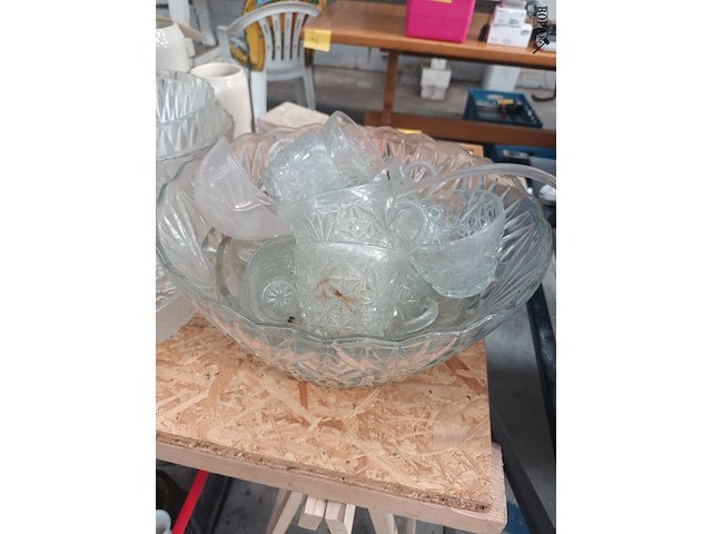 Lot 25 - glazen schalen en kopjes. 24 stuks - afbeelding 3 van  4