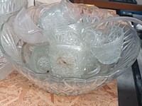 Lot 25 - glazen schalen en kopjes. 24 stuks - afbeelding 3 van  4