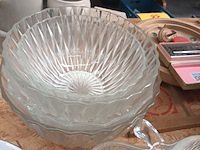 Lot 25 - glazen schalen en kopjes. 24 stuks - afbeelding 4 van  4
