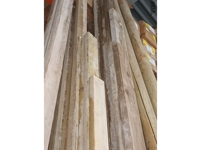 Lot 25 - houten balk. 9 stuks - afbeelding 1 van  3