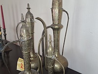 Lot 25 - indiase messing schenkkannen. 4 stuks - afbeelding 2 van  3