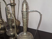 Lot 25 - indiase messing schenkkannen. 4 stuks - afbeelding 3 van  3