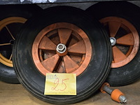 Lot 25 - kruiwagen wielen 3 stuks