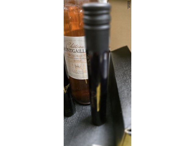 Lot 25 - lot wijn flessen en tubes 9 stuks - afbeelding 4 van  7