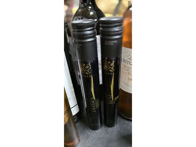 Lot 25 - lot wijn flessen en tubes 9 stuks - afbeelding 5 van  7