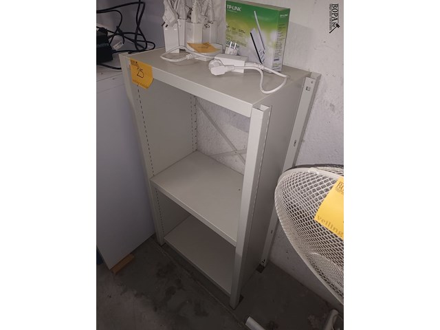 Lot 25 - metalen rekje - afbeelding 2 van  3