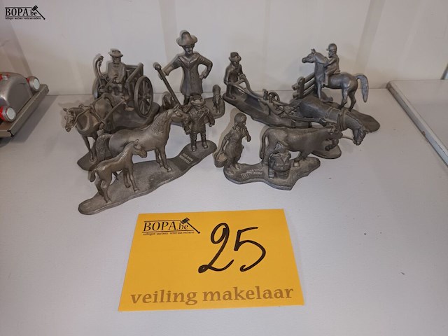 Lot 25 - miniatuur figuren in tin. 6 stuks - afbeelding 1 van  6