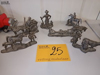 Lot 25 - miniatuur figuren in tin. 6 stuks - afbeelding 2 van  6