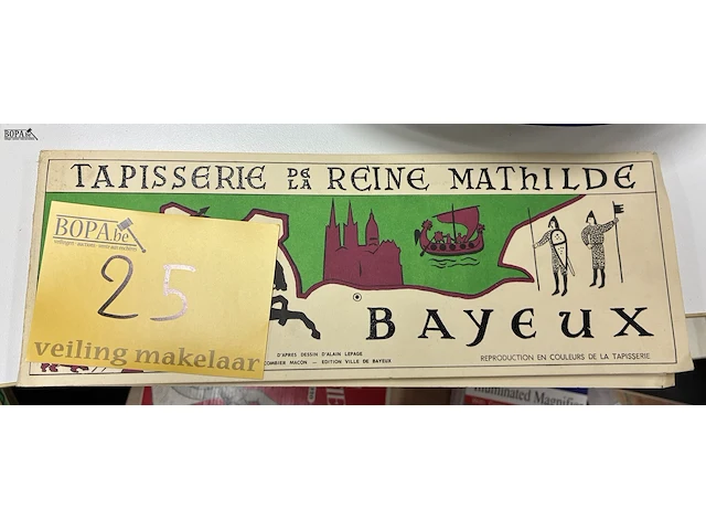 Lot 25 - opvouwbare accordeon-reproductie tapisserie - afbeelding 1 van  4