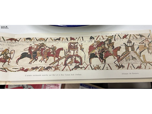 Lot 25 - opvouwbare accordeon-reproductie tapisserie - afbeelding 4 van  4