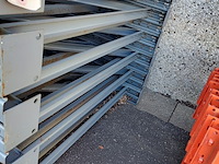 Lot 25 - palletstelling met 7 staanders - afbeelding 2 van  4