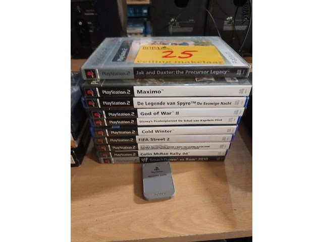 Lot 25 - playstation 2 spelletjes en memory card - afbeelding 1 van  4