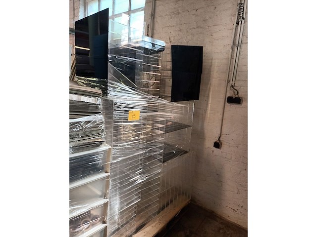 Lot 25 - plexi sorteertorens. 1 pallet - afbeelding 1 van  5