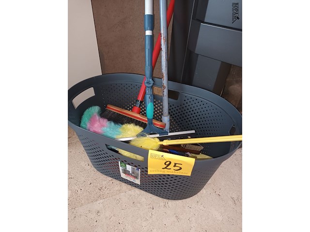 Lot 25 - poetsmateriaal. 8 stuks - afbeelding 1 van  3