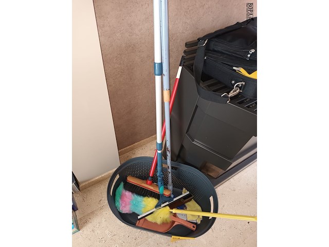 Lot 25 - poetsmateriaal. 8 stuks - afbeelding 2 van  3