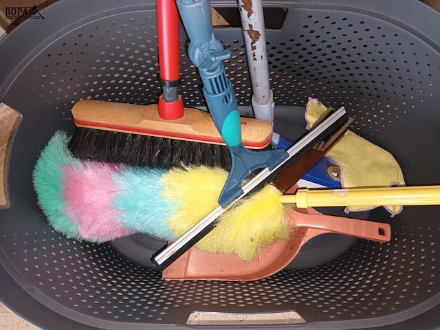 Lot 25 - poetsmateriaal. 8 stuks - afbeelding 3 van  3