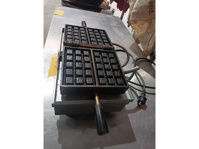 Lot 25 - professioneel wafelijzer matt - afbeelding 3 van  3