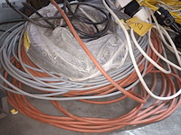 Lot 25 - resten kabels en verlengkabels - afbeelding 2 van  3