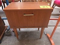 Lot 25 - retro nachtkastje - afbeelding 2 van  3