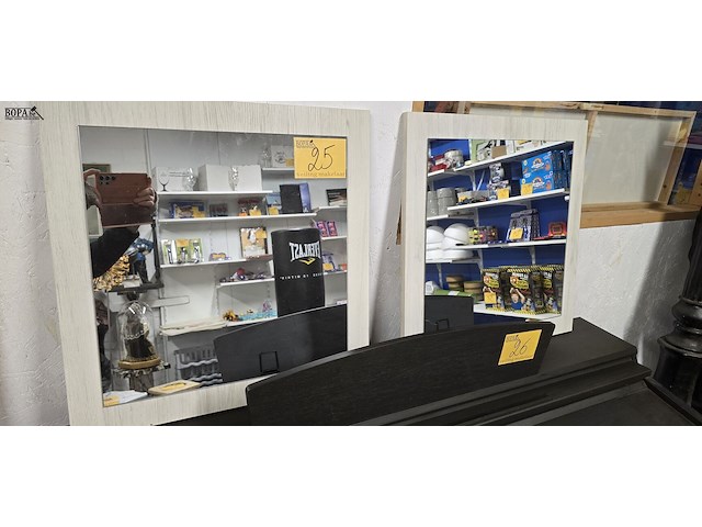 Lot 25 - set van 2 spiegels - afbeelding 1 van  3