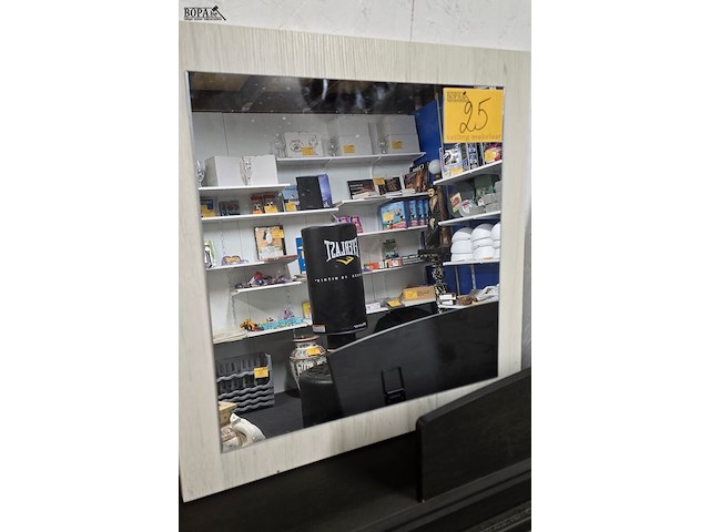 Lot 25 - set van 2 spiegels - afbeelding 2 van  3