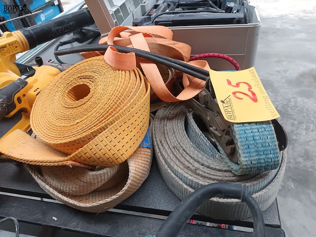 Lot 25 - spanriemen. 7 stuks - afbeelding 1 van  3