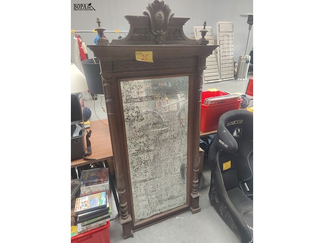 Lot 25 - spiegel in houten lijst - afbeelding 1 van  4