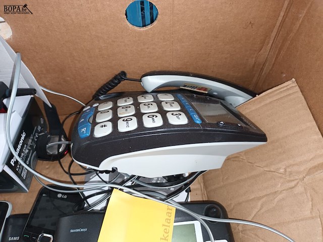 Lot 25 - telefoons en gsm’s. 13 stuks - afbeelding 3 van  6