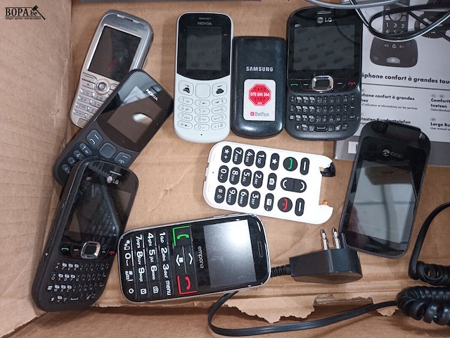 Lot 25 - telefoons en gsm’s. 13 stuks - afbeelding 6 van  6