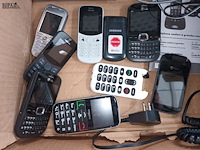 Lot 25 - telefoons en gsm’s. 13 stuks - afbeelding 6 van  6