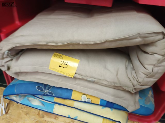 Lot 25 - tuinkussen voor ligbed. 2 stuks - afbeelding 2 van  2