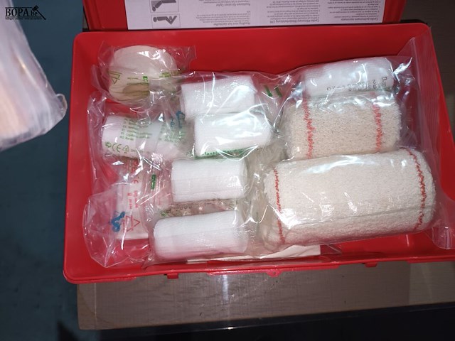 Lot 25 - verbanddoos gevuld - afbeelding 3 van  3