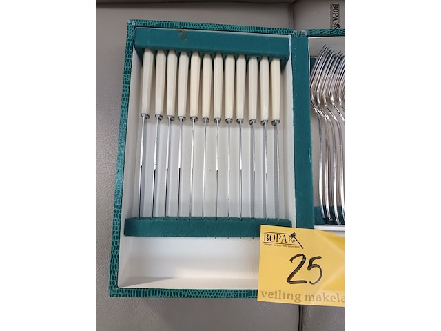 Lot 25 - vintage bestekkoffer - afbeelding 2 van  7