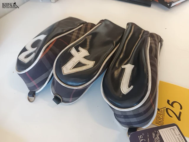 Lot 25 - vintage golf club covers burberrys. 3 stuks - afbeelding 2 van  3