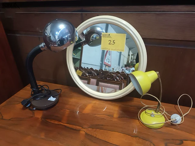 Lot 25 - vintage lampen en spiegel. 3 stuks - afbeelding 1 van  5
