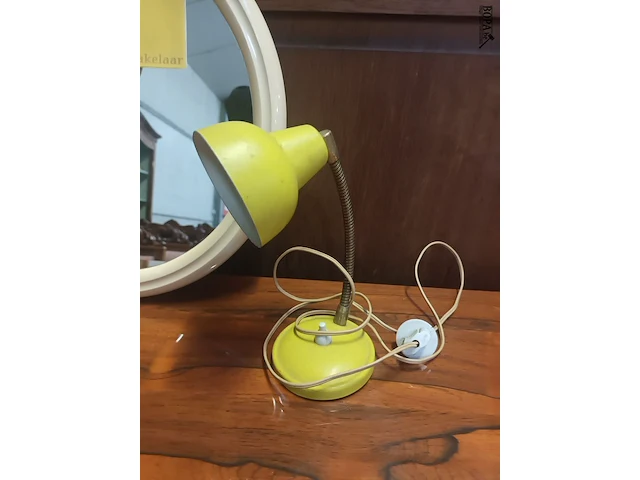 Lot 25 - vintage lampen en spiegel. 3 stuks - afbeelding 2 van  5