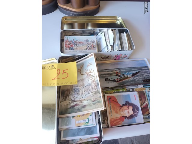 Lot 25 - vintage verzamel prentjes. 3 doosjes - afbeelding 1 van  4