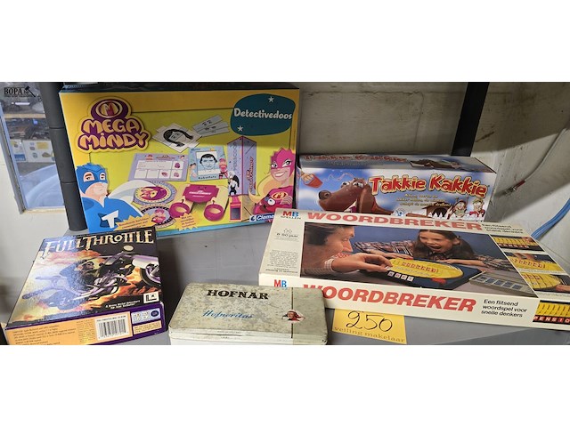 Lot 250 - gezelschapsspelen 4 stuks - afbeelding 1 van  6