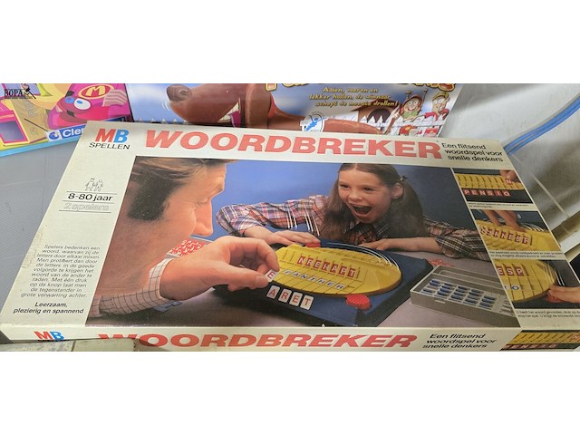 Lot 250 - gezelschapsspelen 4 stuks - afbeelding 4 van  6