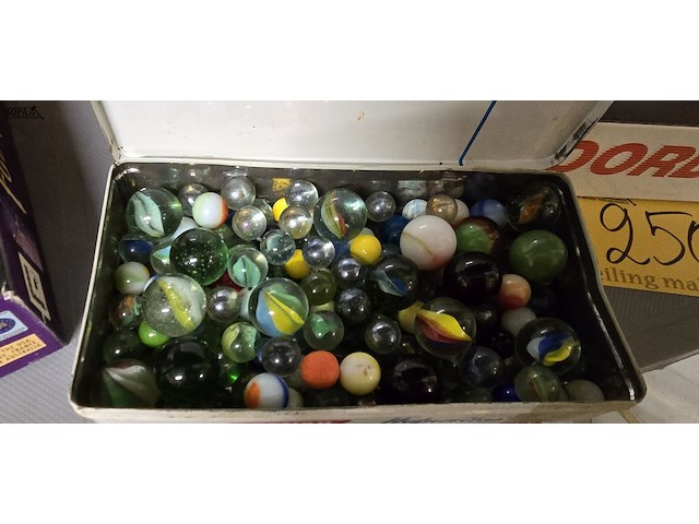 Lot 250 - gezelschapsspelen 4 stuks - afbeelding 6 van  6