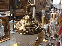 Lot 250 - hallamp met koperen adelaar - afbeelding 2 van  3